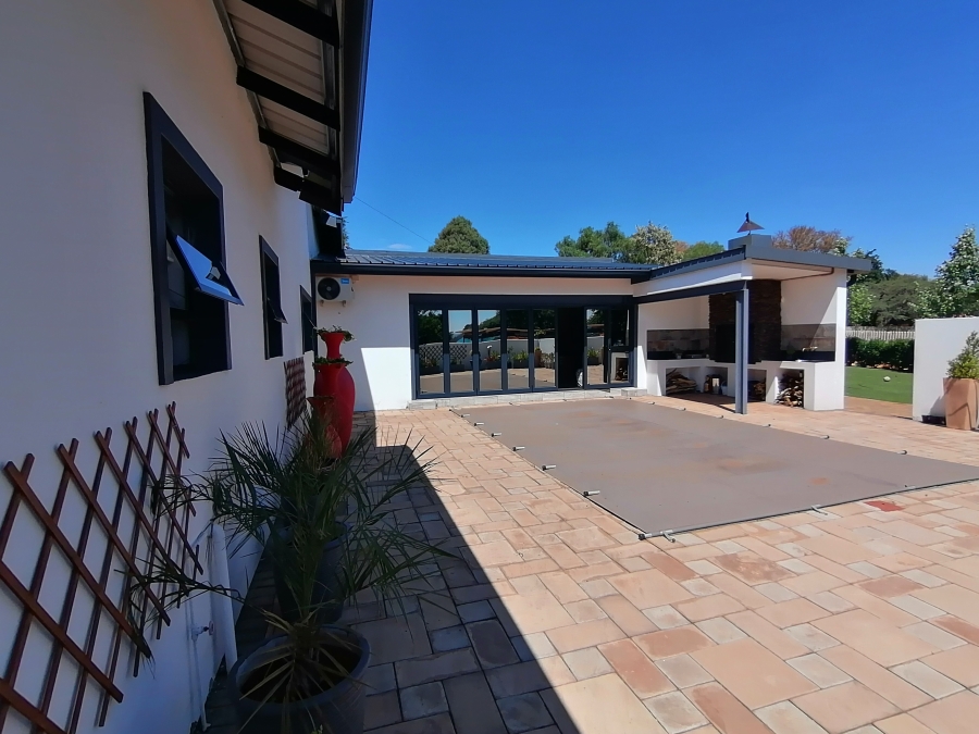 6 Bedroom Property for Sale in Wilkoppies North West